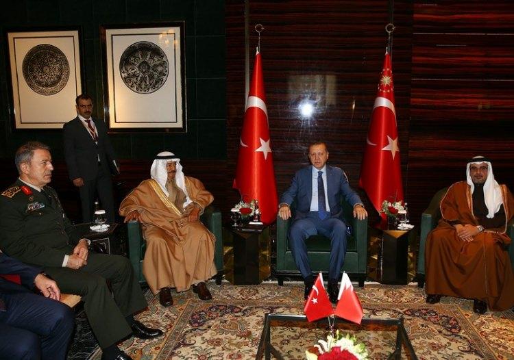 <p>El Eyyam gazetesi Erdoğan'ın ziyaretini, "Kral, Türkiye Cumhurbaşkanına Şeyh İsa bin Selman Al Halife Madalyası tevdi etti. Kral: 'Türkiye ile örnek bir stratejik ortaklık', Erdoğan: 'Türkiye hem iyi hem de kötü gününde Bahreyn'in yanında olmayı sürdürecektir." sürmanşetiyle duyurdu.</p>

<p> </p>
