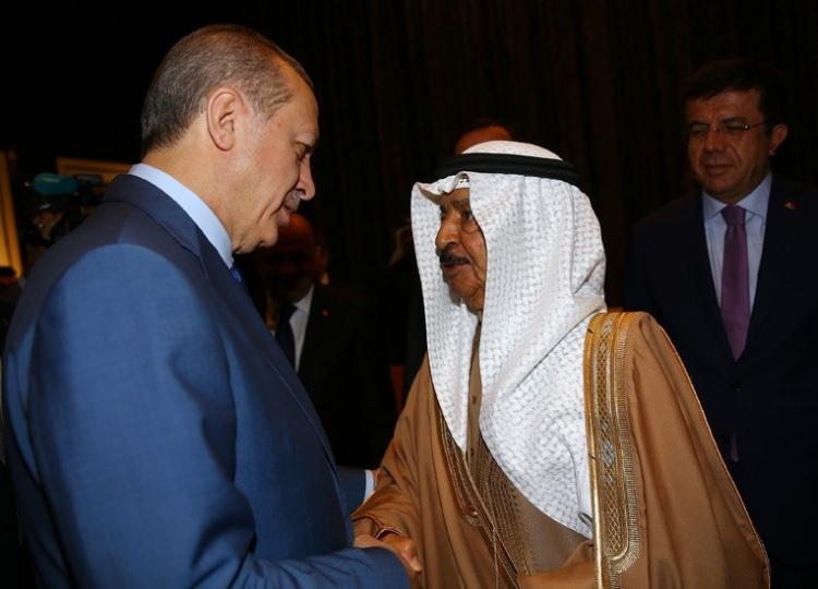 <p><strong>AZİZ KARDEŞİM EBU SELMAN</strong></p>
<p>Başta El Eyyam gazetesi olmak üzere birçok gazetede Erdoğan'ın Bahreyn Kralına "Aziz kardeşim Ebu Selman" diye hitap ettiği vurgulandı.</p>