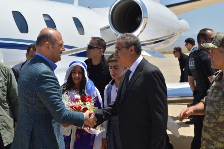 <p>İçişleri Bakanı Süleyman Soylu, çeşitli ziyaret ve incelemelerde bulunmak amacıyla Şırnak’a geldi. </p>

<p> </p>
