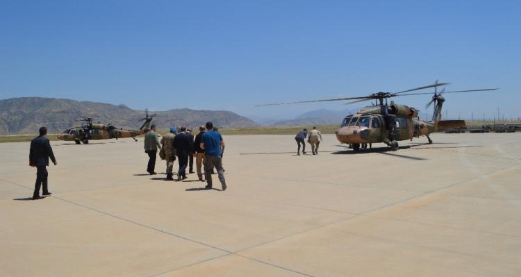 <p>Soylu, burada yetkililerden operasyonla ilgili bilgi aldıktan sonra incelemelerde bulunmak amacıyla helikopterle Kato Dağı bölgesine gitti. </p>

<p> </p>
