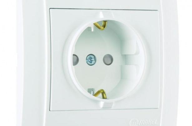 <p>Üretici: Barış Lüks Hırdavat Elektrik Elektronik Kırtasiye ve Kozmetik San. Tic. Ltd. Şti.<br />
Marka-model: KOTA Marka 3'lü 2 Metre Kablolu Grup Priz</p>
