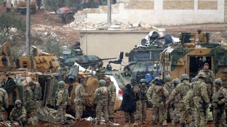 <p>Milli Savunma Bakanlığınca bölgede görev yapan personelin kumanyasına mevcutlara ilaveten 11 ayrı çeşidin daha eklendiği belirtilerek, 3 milyon 750 bin konserve, 15 çeşitte 200 bin hazır yemek paketi, 11 milyon 340 bin içecek, bisküvi, çikolata, gofret ve kuruyemişin bölgeye gönderildiği ifade edildi.</p>
