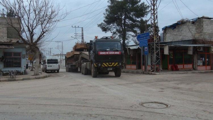 <p><strong>SİLAH VE TEÇHİZAT MODERNİZASYONU</strong></p>
<p>"Özellikle Fırat Kalkanı Harekatı'na katılan personel başta olmak üzere bölgede görev yapan personelin özlük haklarına yönelik iyileştirme çalışmaları devam etmektedir." ifadelerine yer verilen raporda, silah ve teçhizat modernizasyonu, personel eğitimiyle diğer konularda yürütülen çalışmaların ilk sonuçlarının sahaya yansımaya başladığının gözlendiği vurgulandı.</p>