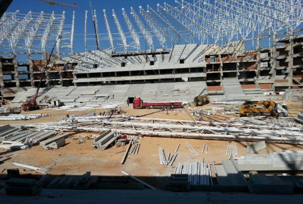 <p><span style="font-size:13.3333339691162px; line-height:23.1111106872559px">Yeni Antalya Stadyumu</span></p>
