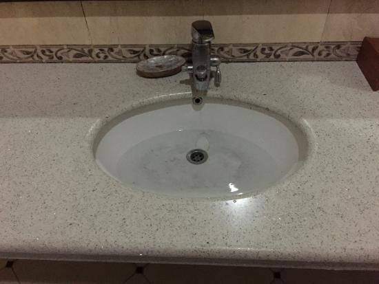 <p>Lavabolardaki bu küçük delik bakın ne işe yarıyor.<br />
</p>