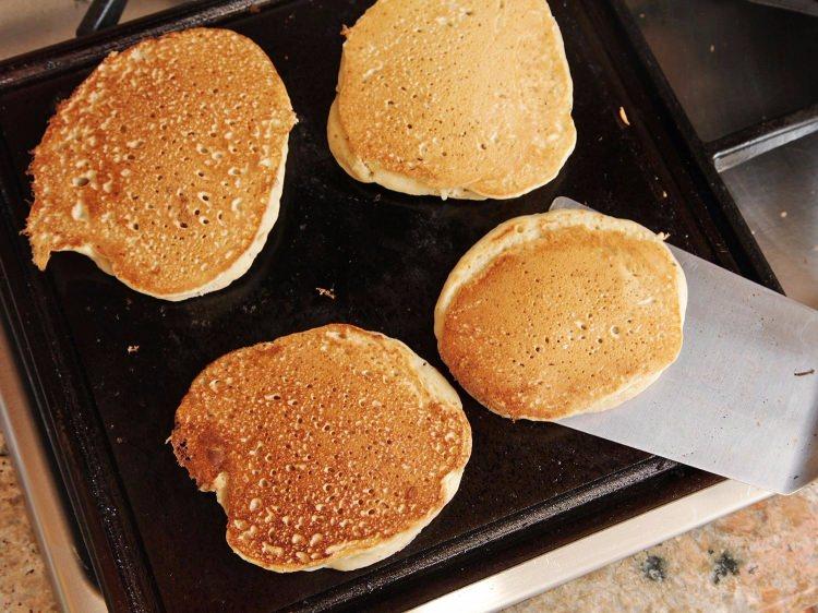 <p>Pastacılıkta aquafaba kek, waffle, kurabiye ve ekmek yapımında da kullanılıyor.</p>