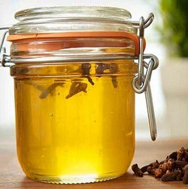 <p>Bal ve ananas<br />
Sigaranın yol açtığı zararlı etkilerin aza indirilmesinde bu karışımın son derece faydalı olduğunu göreceksiniz.</p>
