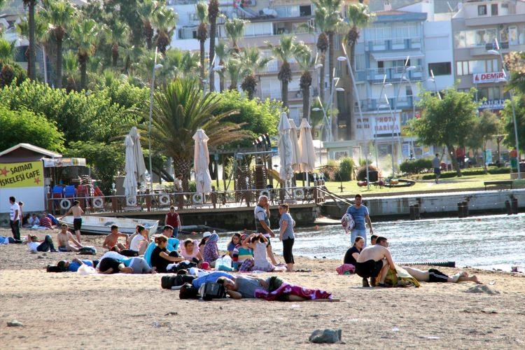 <p>Çok rahat değildi ama ne yapalım bize de böyle tatil yapmak nasip oldu" diye konuştu.</p>

<p> </p>
