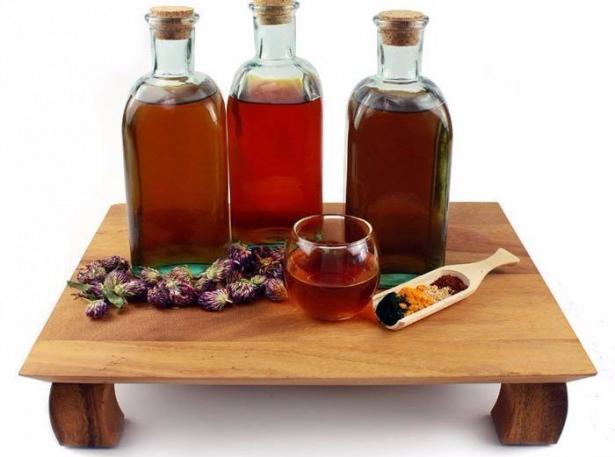 <p>Hemoroit için sirke katkılı sıcak su banyoları önerilir.</p>
