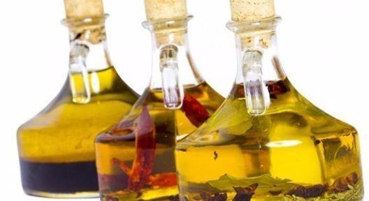 <p>Saçlar şampuanlandıktan sonra sirke ile durulanırsa, daha parlak ve hacimli olur.</p>
