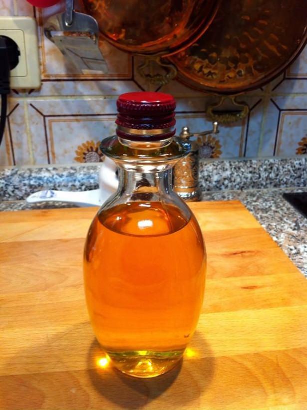 <p><strong>Çamaşır yıkarken;</strong></p>

<p>Renkleri koyulaştırıyor<br />
Beyazlarda parlaklık sağlıyor<br />
Deodorant lekelerini çıkarıyor<br />
Ütülemede oluşan parlaklıkları gideriyor</p>
