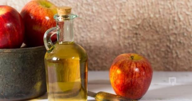 <p><strong>Mutfakta;</strong></p>

<p>Porselenlere parlaklık veriyor<br />
Tencerelerin ömrünü uzatıyor<br />
Ovmaya gerek kalmadan fırını temizliyor<br />
Kötü kokuları yok ediyor</p>
