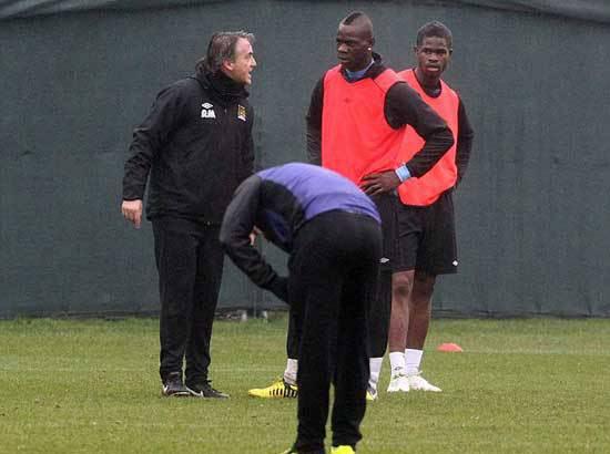 İtalyan oyuncu ile teknik direktör Roberto Mancini antrenmanda birbirlerine girdi.