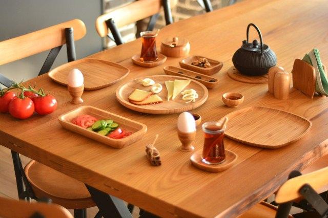 <p>Son dönemlerde kahvaltı sofraların vazgeçilmez şık detayları arasında yer alan bambu sunum tabakları popülerliğini korumaya devam ediyor. <strong>İşte kahvaltıdan, çereze, yemek sunumuna özel 15 bambu sunum tabakları...</strong></p>

<p> </p>
