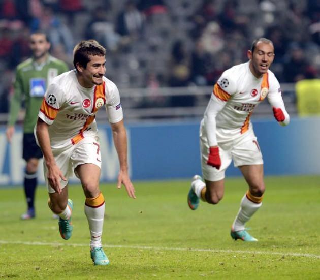 @ezgglc --- 2-2 yanlış anonsuyla cluj oyuncularının sahada timsah yürüyüşü yaptığı haberi alındı.İnanmayacaksınız ama Rıdvan Dilmen'de içlerinde!!