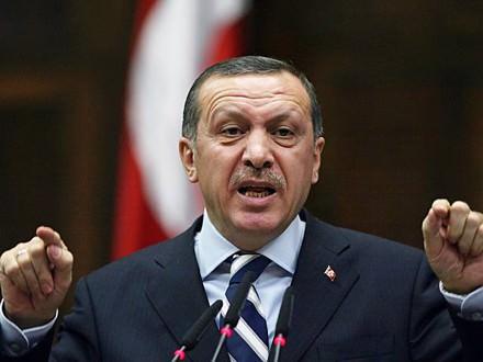 Türkiye genelinde 6.5 milyon riskli konutun yıkılacağı kentsel dönüşümde ilk adım, 5 Ekim'de, Başbakan Erdoğan ile Bakan Bayraktar'ın katılacağı törenle atılacak.