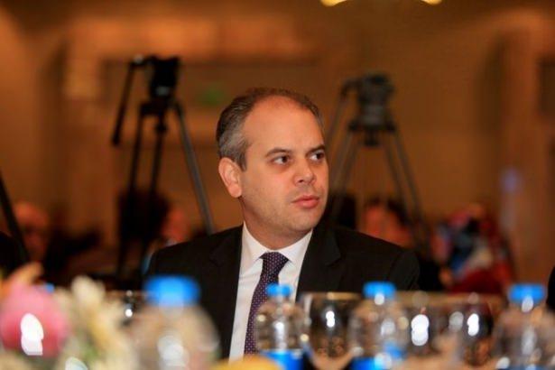 <p>&Uuml;niversite: Herfordshire &Uuml;niversitesinde Siyaset Bilimi ve Avrupa Ekonomisi</p>
