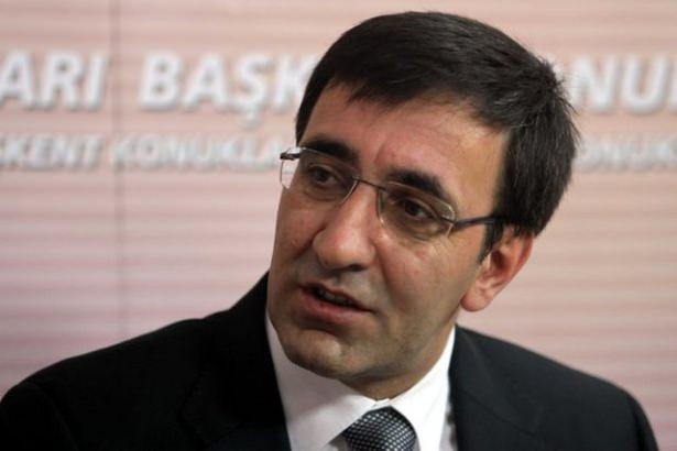 <p>KALKINMA BAKANI/CEVDET YILMAZ &Uuml;niversite: Orta Doğu Teknik &Uuml;niversitesi Kamu Y&ouml;netimi B&ouml;l&uuml;m&uuml; Y&uuml;ksek Lisans: ABD Denver &Uuml;niversitesi uluslararası ilişkiler</p>
