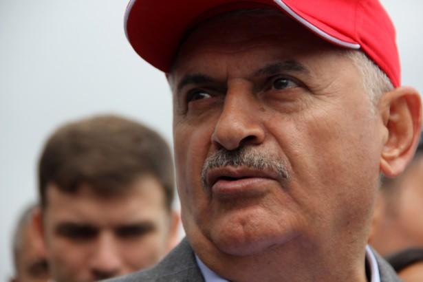 <p>Bu iki uç arasında gidip geliyoruz. Doğru olan ihtiyaçlarımızı görmek. Türkiye kalkınacak, refaha ulaşacak. Bu nasıl olacak? </p>
<p><a href="http://video.haber7.com/video-galeri/71626-yagmur-altinda-doga-yuruyusune-cikti"><strong>HABERİN VİDEOSUNU İZLEMEK İÇİN TIKLAYINIZ...</strong></a></p>