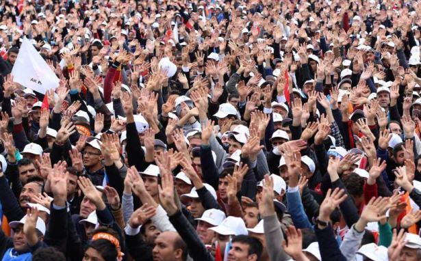 <p><strong>Cumhurbaşkanı Recep Tayyip Erdoğan'ın liderliğinde, perşembe günü Cumhuriyet Bayramı'nı kutladıklarını anımsatan Başbakan Davutoğlu, sözlerine şöyle devam etti: </strong></p>