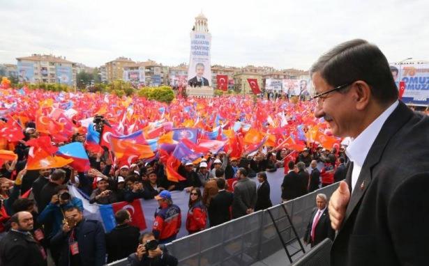 <p><strong>'Cumhuriyetimiz bu şehirde doğdu, bu sokaklarda filizlendi, bugünlere geldi. Milli irademizin sesini Ankara'dan yükselten ilk meclise, milletvekillerine, o meclisi oluşturan aziz istiklal kahramanlarına, istiklal yolcularına selam olsun. Daha güçlü, daha aydınlık Türkiye umudu, bu şehirden ülkemizin her yanına yayıldı.' </strong></p>