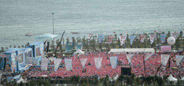 <p>Cumhurbaşkanı adayı ve Başbakan Recep Tayyip Erdoğan, İstanbul'daki Maltepe Etkinlik Alanı'nda mahşeri bir kalabalığa seslendi.</p>
