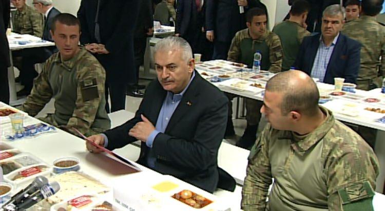 <p><strong><a href="http://video.haber7.com/video-galeri/82531-basbakan-yildirim-askerlerin-aileleri-ile-telefonda-gorustu" target="_blank"><span style="color:#FF0000">VİDEOYU İZLEMEK İÇİN TIKLAYINIZ...</span></a></strong></p>
