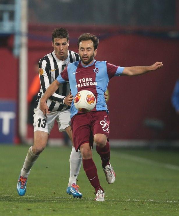 <p>İşte basında öne çıkan transfer iddiaları...</p>
<p>Olcan için Süper Paket (Hürriyet)<br />
Beşiktaş, Trabzonspor'dan ayrılmak istediğini ilan eden ve ezeli rakibi Galatasaray'ın da peşinde olduğu milli yıldızı kadrosuna katmak için Holosko, Sivok ve 2 milyon euro ödemeyi göze aldı.</p>