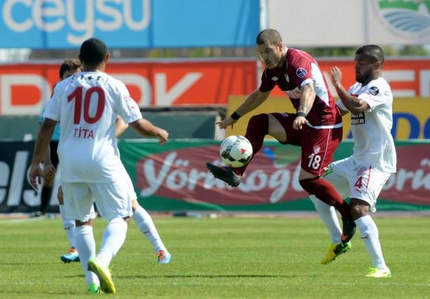 <p>Deniz Yılmaz: 15 golüm garanti (Fanatik)<br />
Trabzonspor, Serdar Gürler'den sonra Deniz Yılmaz'ın işini de bitirdi. Gurbetçi oyuncu transfer sonrası ilk demecini FANATİK'e verdi: Bu hafta imza atıyorum. Önümüzdeki sezon 15 golüm garanti!</p>
