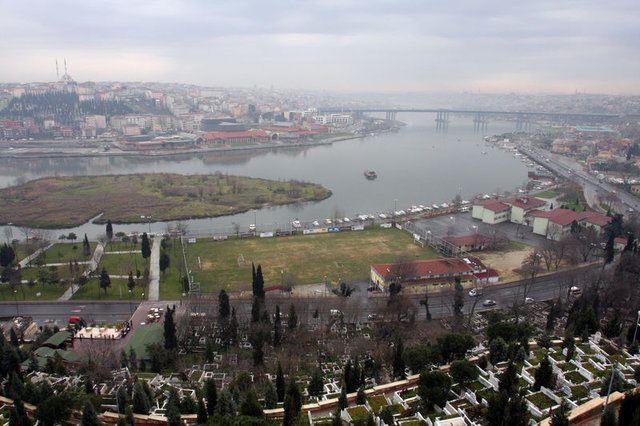 <div>"Oradan yürüyeceksin, Feshane'nin önünden iki tane ada var Haliç'te. O adaların arasından Leonardo köprüsüyle karşıya geçeceksiniz. Leonardo da Vinci, Kanuni döneminde ufak bir çizim yapmış, onu geliştirdik ve yapacağız" </div>
<div> </div>