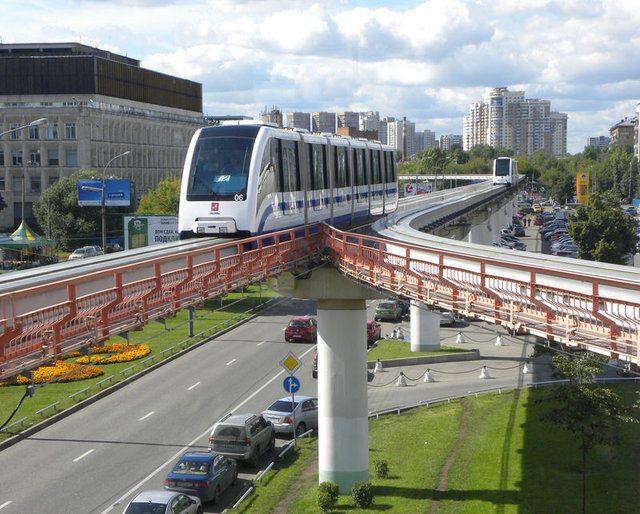 <div>Hat uzunluğu 15 kilometre, yolculuk süresi 27 dakika olacak. Yolcu kapasitesi de tek yönde saatte 15 bin kişi olacak.</div>
<div> </div>