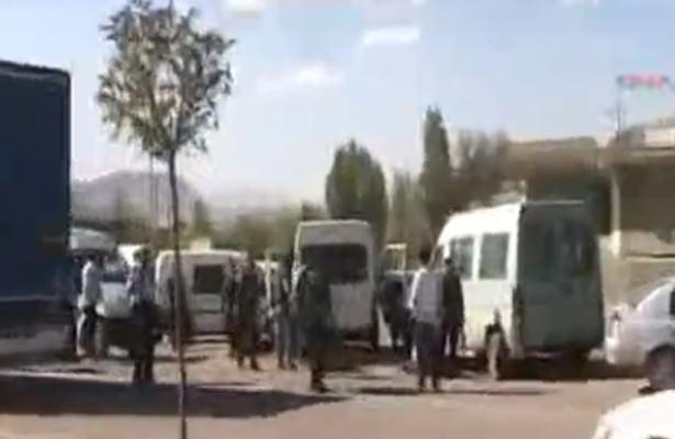 Bir saat süren operasyonun ardından ilk belirlemelere göre 2'si kadın, 3'ü erkek toplam 5 terörist ile bunlara yardım eden 2 kişi gözaltına alındı. 
