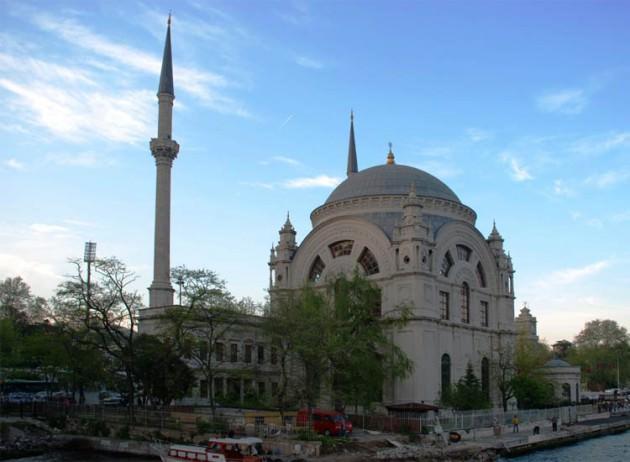 <p>Dolmabahçe Camii şimdi bu hale geldi.</p>