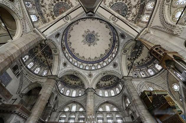 <p>Fatih'in Davutpaşa semtinde bulunan Hekimoğlu Ali Paşa Camii restore edildikten sonra bu hale geldi.</p>