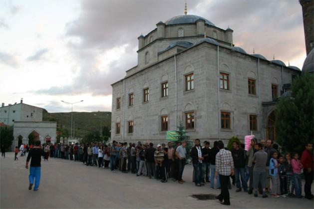 Türkiye'nin dört bir tarafında iftar sevinci