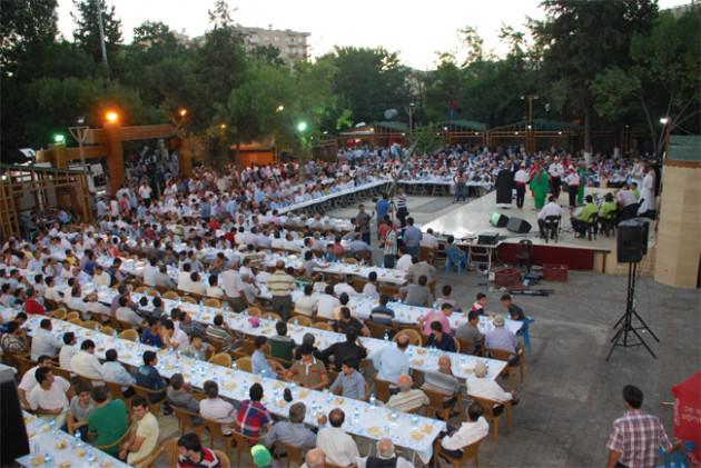 Türkiye'nin dört bir tarafında iftar sevinci