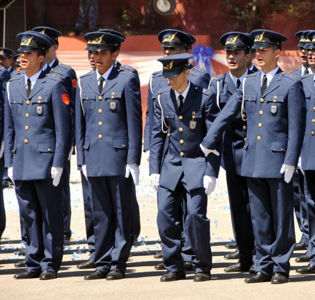 <p>Askeri Hava Lisesi Komutanlığı'nda gerçekleştirilen törende duygu dolu anlar yaşandı. </p>
