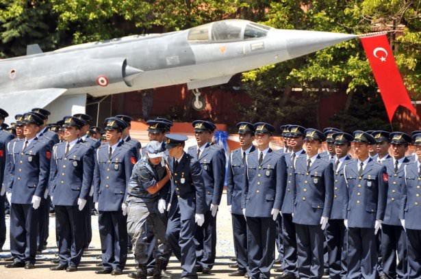 <p>Işıklar Askeri Hava Lisesi, 2013-2014 eğitim öğretim yılında 156. dönem mezunlarını verdi. </p>

<p> </p>
