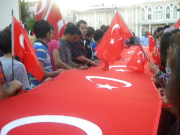 <p>Diyarbakır'ın Lice ilçesinde yaşanan olaylar, İstanbul'un yanı sıra Malatya, Sivas, Isparta, Kırşehir, Kütahya, Erzurum, Çanakkale, Mersin, Şanlıurfa gibi birçok ilde yapılan yürüyüşlerle protesto edildi.</p>