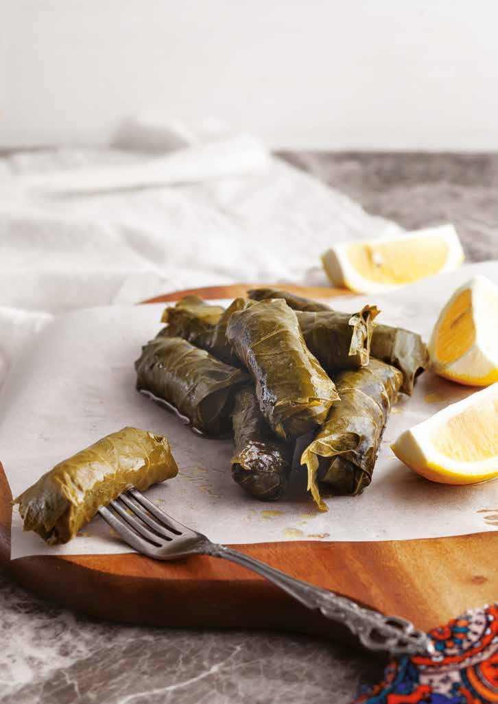 <p><strong>Zeytinyağlı sarma</strong><br />
<br />
Brunch kahvaltı yapacaksanız, atıştırmalık sarma sofranızı zengin gösterecektir.</p>