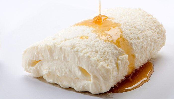 <p><strong>Kaymak</strong></p>
