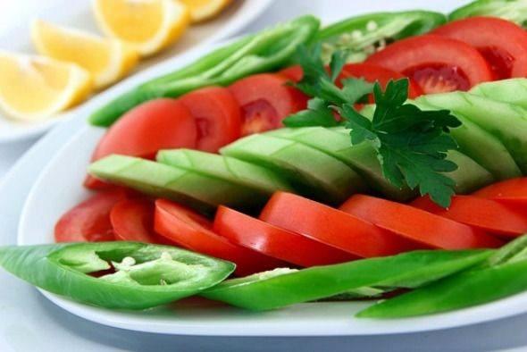 <p><strong>Domates, salatalık</strong></p>
