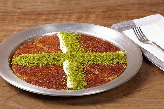 <p><strong>Künefe</strong></p>

<p><a href="http://www.yasemin.com/yemek/haber/2209805-kolay-kunefe-tarifi" target="_blank"><span style="color:#800080"><strong>Tarifi görmek için tıklayın...</strong></span></a></p>
