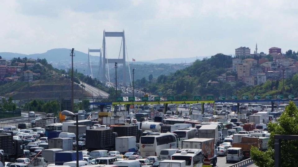 <p>Belediyeler ile bunların kurdukları birlik, müessesse ve işletmecelerce yürütülen toplu taşıma hizmetleri 12 Eylül Pazartesi gününden başlayarak, 15 Eylül Perşembe günü saat 24.00'e kadar ücretsiz olacak.</p>

<p> </p>
