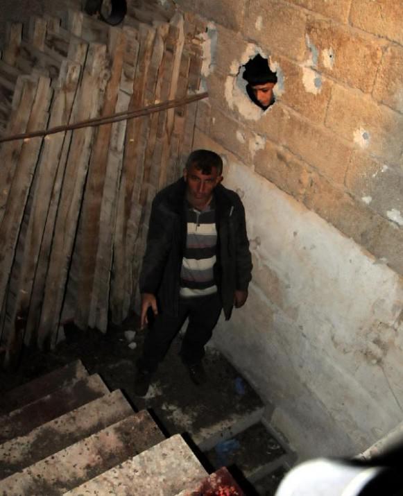 BAHOZ ERDAL'A BAĞLIYDI -- Nusaybin'de düzenlenen operasyonda öldürülen PKK'nın sözde Mardin Eyalet sorumlusu Akif kod adlı Mehmet Şirin Cebe'nin Midyat nüfusuna kayıtlı olduğu ve 18 yıldır dağda bulunduğu belirtildi.