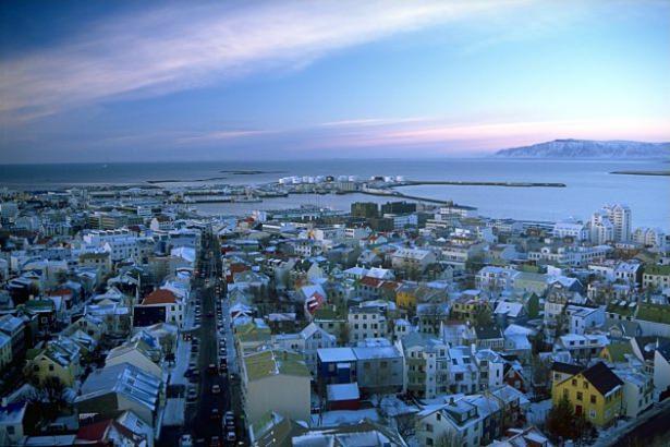 <p>İzland, nüfusu: 296.737</p>

<p> </p>
