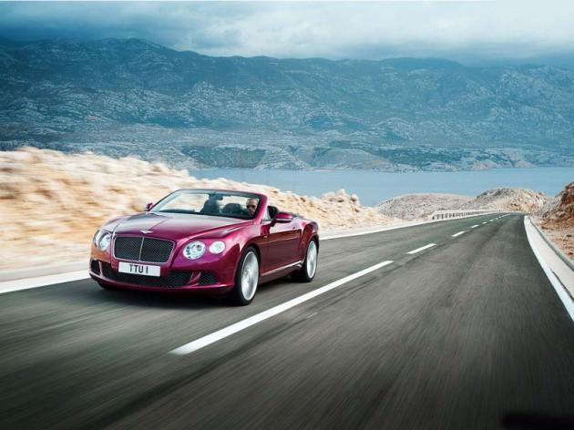 Aracın 325 km/s olarak açıklanan azami hızı GT Speed’den 5 km/s daha düşük, ama eski Speed Convertible’dan 11 km/s daha yüksek.