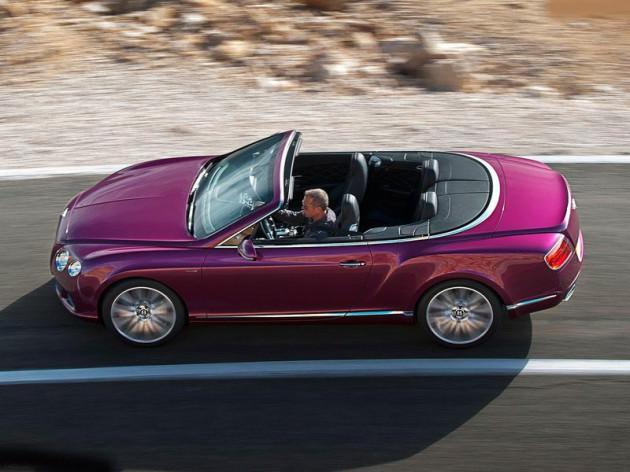 Gücünü çift turbolu 6,0 litrelik W12’den alan otomobil 625 beygir güç ve 800 Nm tork üretiyor ve 0’dan 100 km/s’ye 4,4 saniyede erişiyor. Torkun tamamını 2000 devir/dakikadan 5000 devir/dakikaya kadar sunan otomobil 160 km/s’ye 9,7 saniyede ulaşıyor. Motor üstü açılır modelde 100 kilometrede 14,8 litre, yani eski otomobile göre yüzde 15 daha az yakıt tüketiyor.