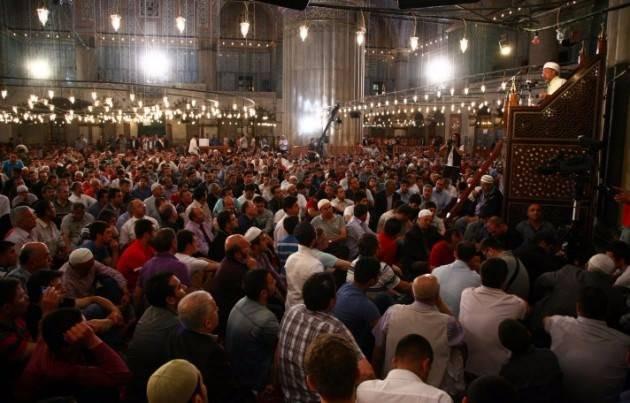 <p><strong>10. EY RAB!</strong><br />
<br />
Elimizden tut, dostlarının yüzüne baktığın gibi bize de rahmetinle teveccühte bulun.. iç dünyamızı varlığının ziyasıyla nurlandır ve bizi Sensizliğin zulmetlerinden, zindanlarından halâs eyle; halâs eyle ve eşiğine baş koymuş kapının şu sadık kullarını yalnız bırakma.</p>

<p> </p>
