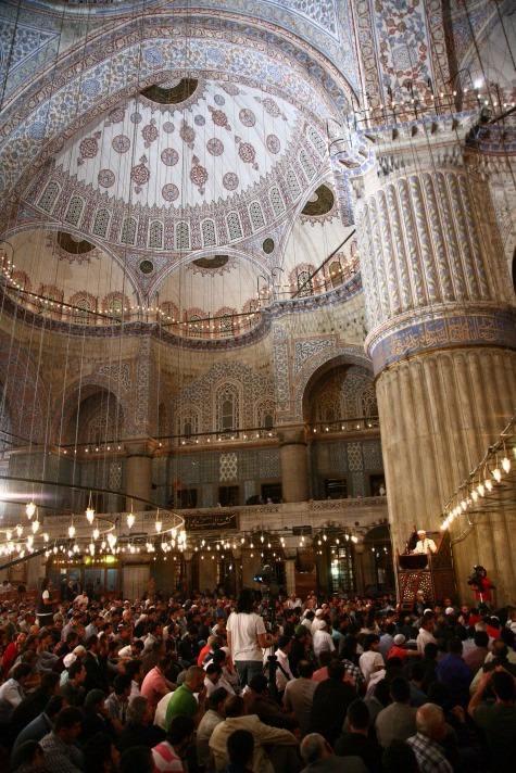 <p>Senden kalblerimize ışık, iradelerimize güç, düşüncelerimize istikamet, niyetlerimize de hulûs istiyoruz. Bizleri iç dünyamızla yeniden inşa ederek ruhlarımıza ahsen-i takvîm sırrını duyur.</p>

<p> </p>
